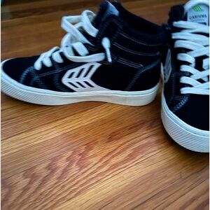 Cariuma canvas size 5.5 high top sneaker